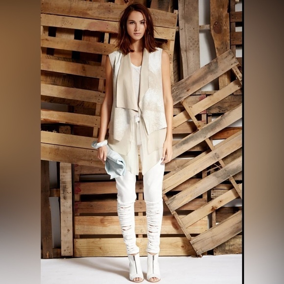 Elie Tahari Betsy Distressed Leather & Silk Vest - Luxury Meets Edgy Elegance - Picture 3 of 8